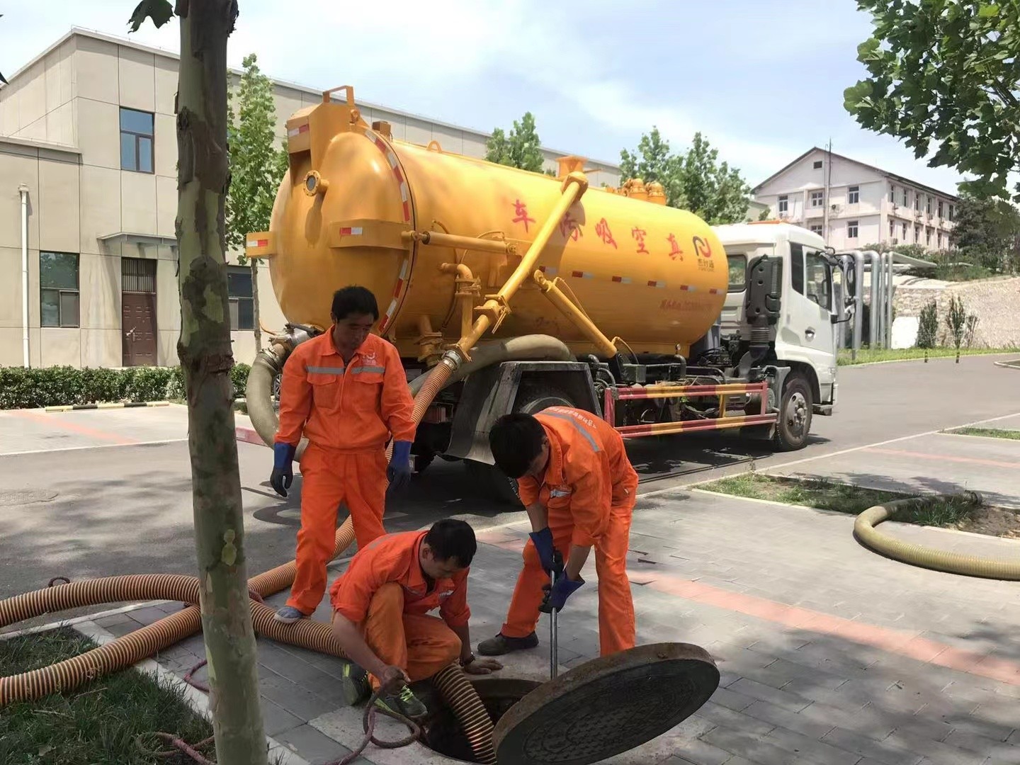 寻乌化粪池清理与5-8吨吸粪车施工效率分析